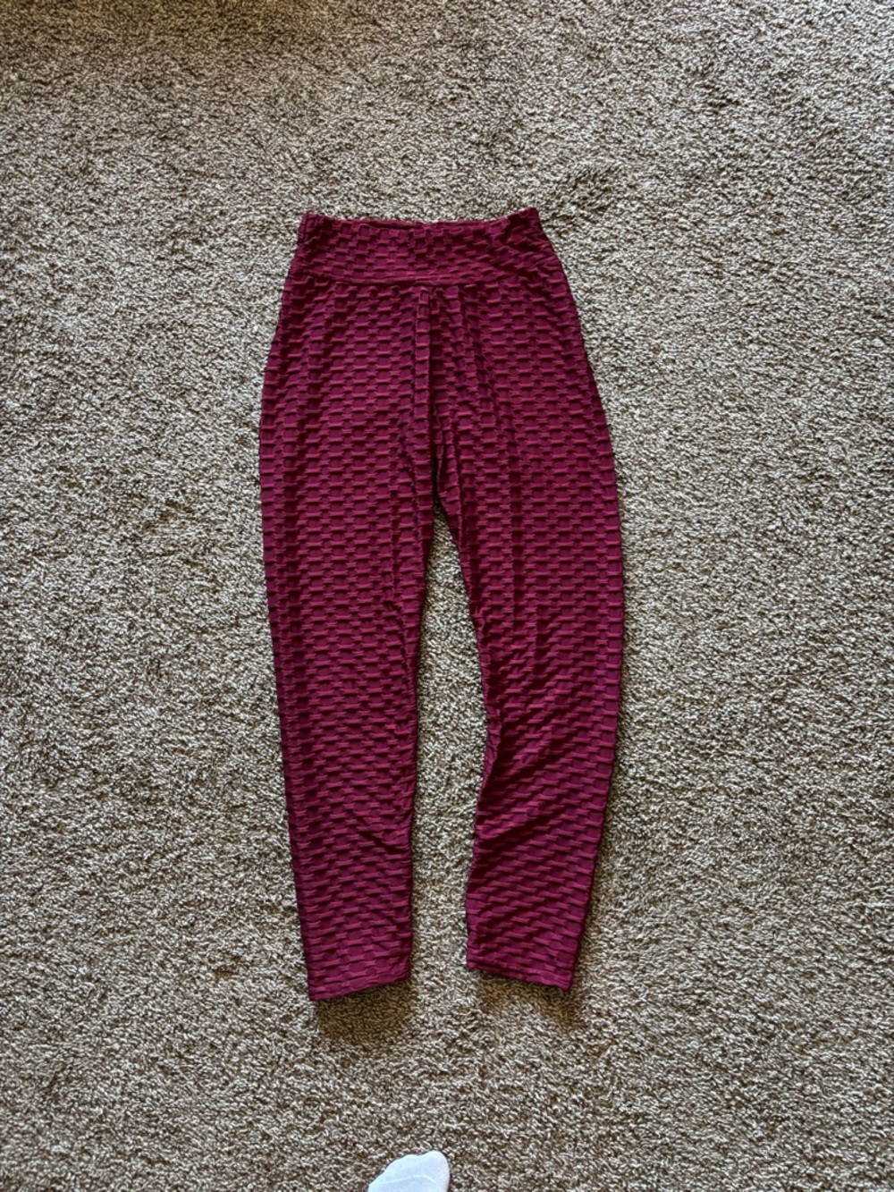 Textured High-Waist Leggings in Wine